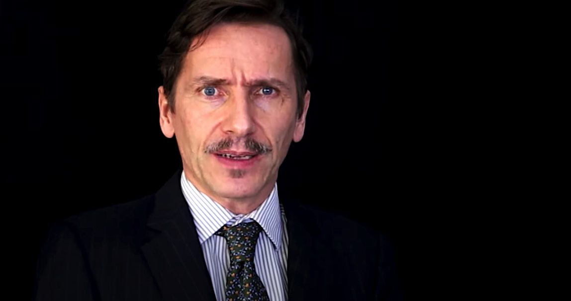 street-press-lancien-du-modem-qui-reve-de-faire-un-coup-detat